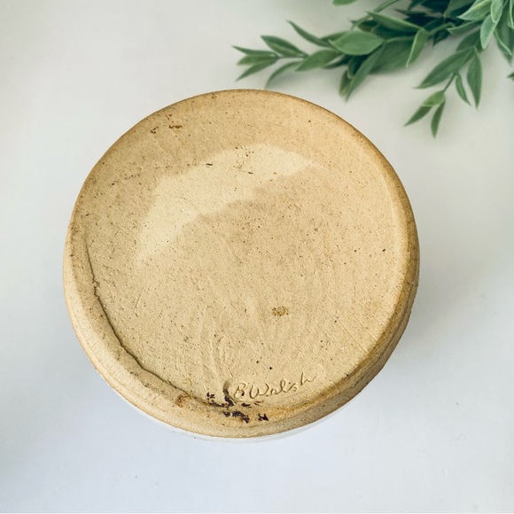 Vintage Handmade Lidded Pottery Jar Signed B. Walsh Speckled Leaf Fern Pine Cone - Picture 4 of 10